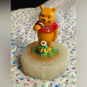 DISNEY RON LEE WINNIE
THE POOH FLOWER
MARBLE BASE FIGURINE
